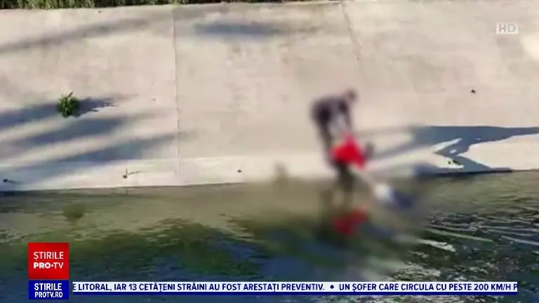 O femeie a fost salvată de la înec de patru adolescenți, în Iași. Gestul lor a fost filmat de martori impresionați
