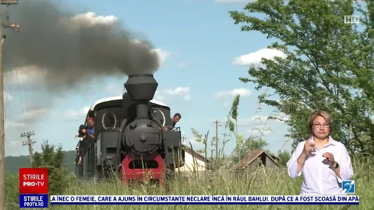 Mocănița de pe Valea Hârtibaciului a fost pusă pe șine. Turiștii sunt fascinați de ea și de priveliștile de pe drum