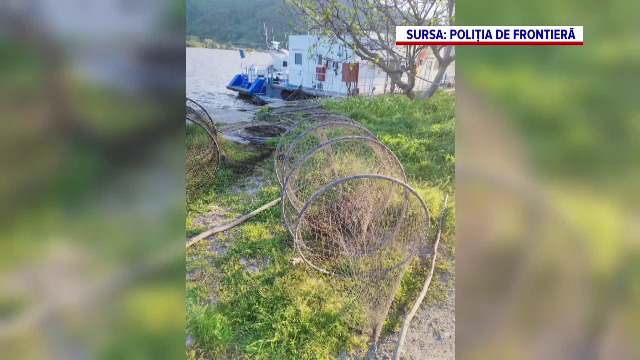 Braconaj pe Dunăre. Polițiștii de frontieră au ridicat din Dunăre, la Caraș Severin, peste 200 de metri de plase