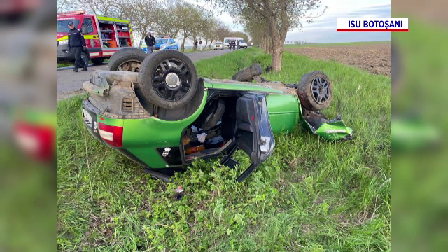 Depășire fatală pe un drum din Botoșani. Mama unui tânăr șofer a murit după ce mașina lor s-a izbit de un copac