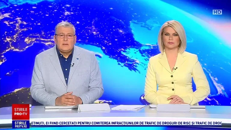 Utilaj de la Drumuri Naționale, izbit în plin de un TIR înmatriculat în Bulgaria, pe un drum național din Mehedinți