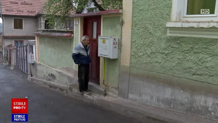 O bătrână ar fi stat două săptămâni cu fiul mort în casă. „Am întrebat ce face Costel și a spus ca e în pat”