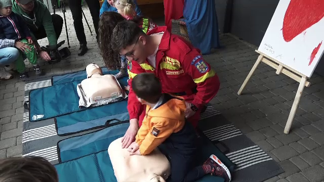 Lecții de prim ajutor la o grădiniță din Târgu Mureș, de Ziua Națională a Inimii. Copiii au învățat cum să salveze o viață