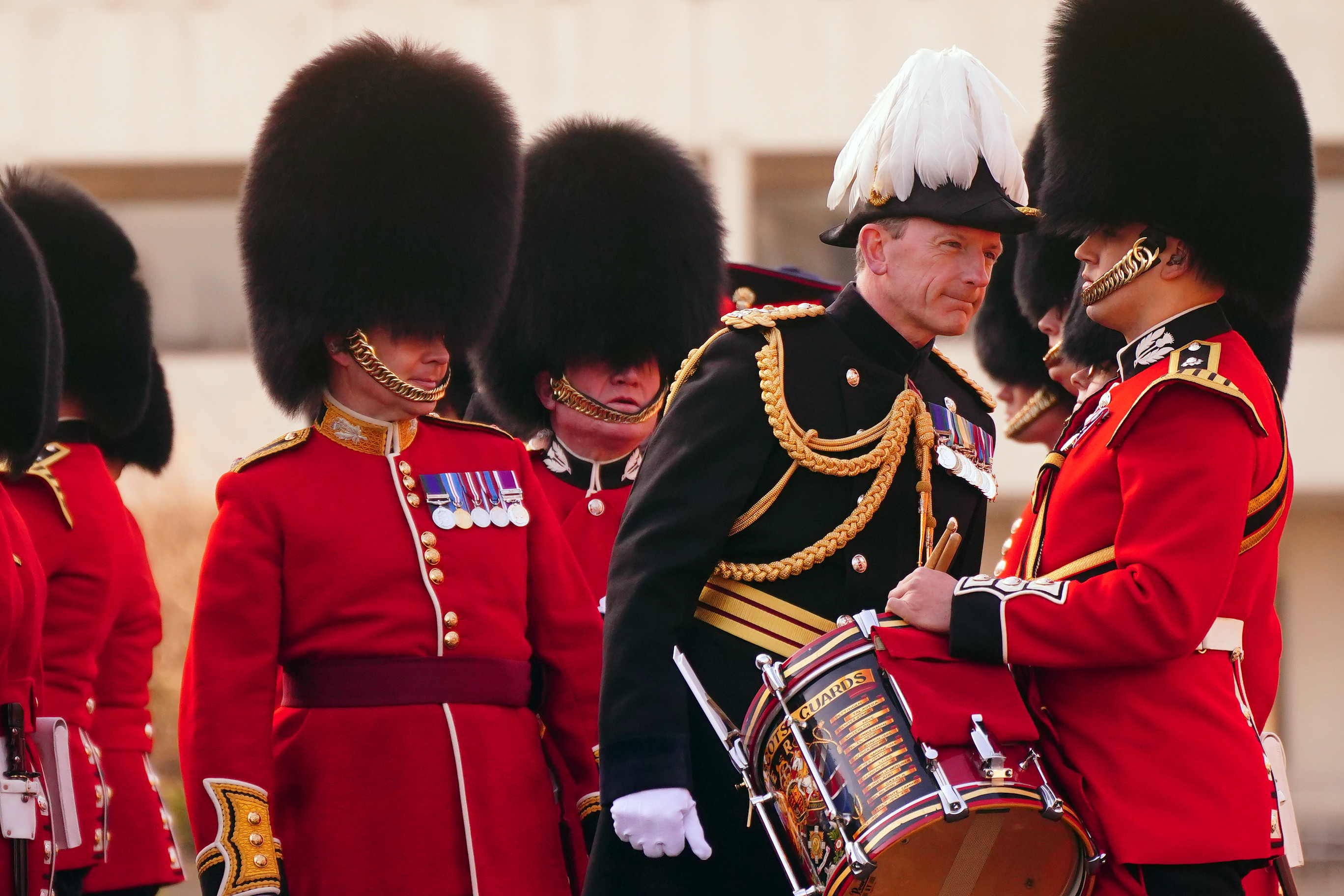 Cine este românul care conduce organizarea evenimentului istoric de încoronare a Regelui Charles al III-lea GALERIE FOTO