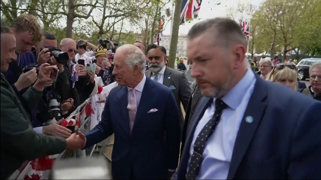 Românii sunt prezenți la încoronarea regelui Charles al III-lea. „Stau de miercuri dimineață. Sunt o monarhistă înrăită”