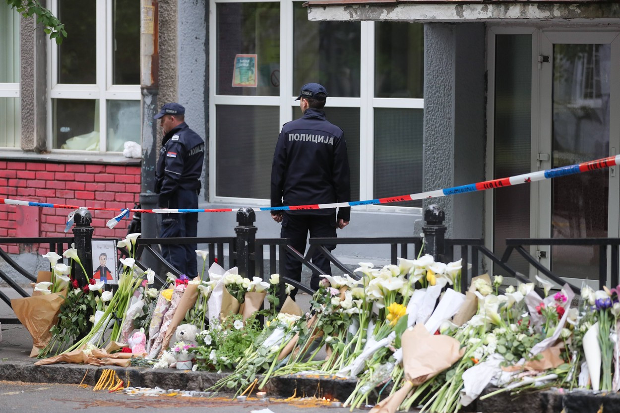 Serbia: Poliţia a arestat trei adolescenţi pentru deţinere de arme de foc şi ameninţări cu moartea