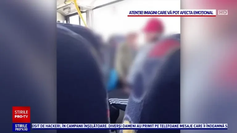„Nu mai da, te rog din suflet”. Momentul în care un bătrân este lovit și insultat de un individ într-un autobuz din Bistrița