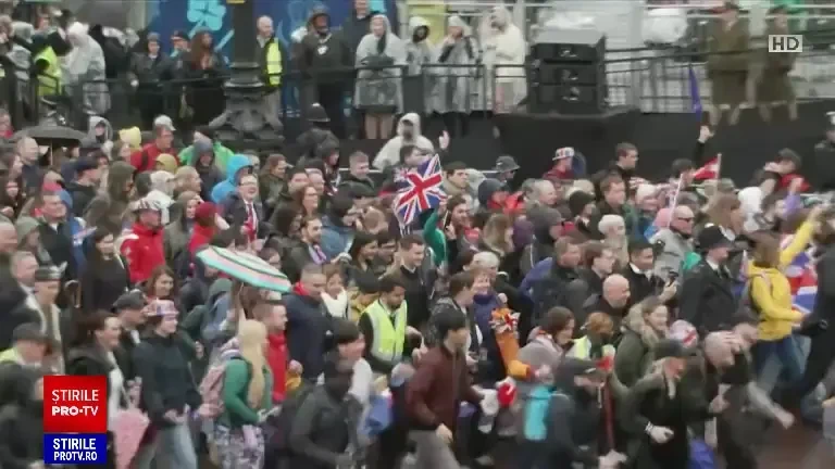 Londra a fost pentru o zi centrul lumii. Sute de mii de oameni au trăit pe viu sărbătparea încoronării Regelui Charles