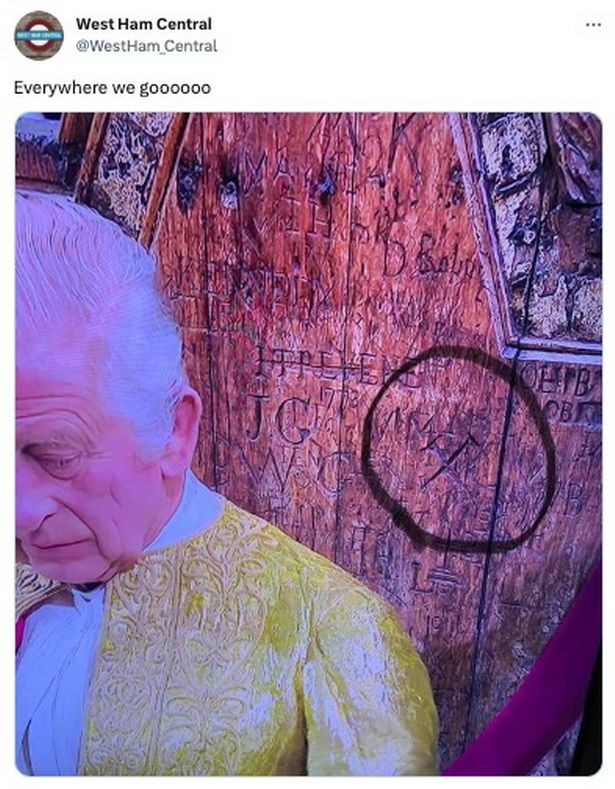 Simbolul secret de pe tron