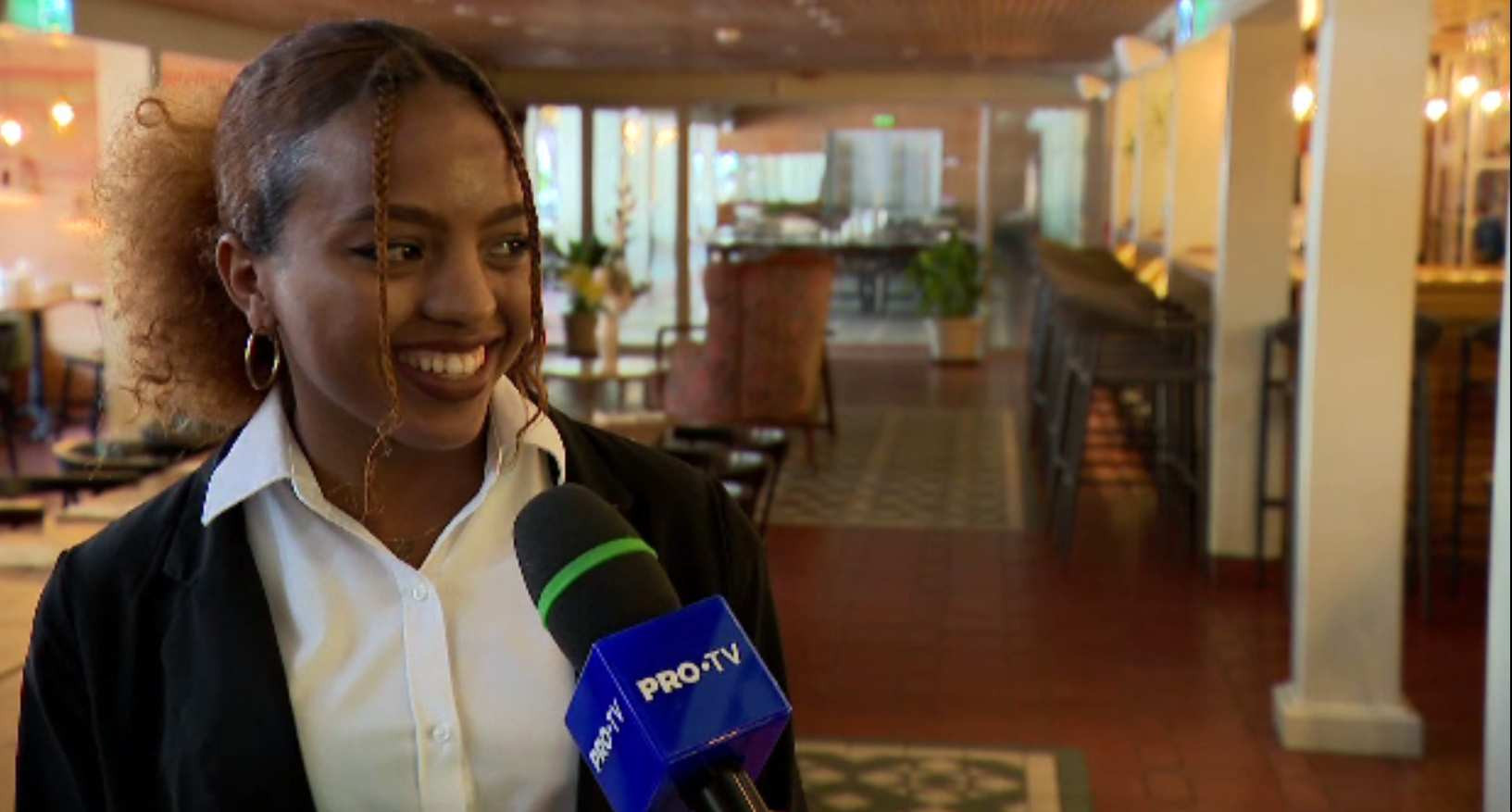 Străinii care vin să muncească pentru noi se atașează de România. Cum se poartă românii cu ei