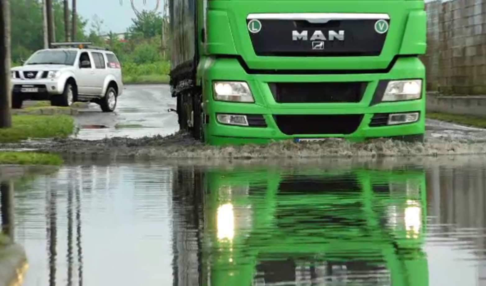 Ploi torențiale, grindină și inundații pe străzile din Maramureș și Cluj. S-au emis și mesaje RO-ALERT