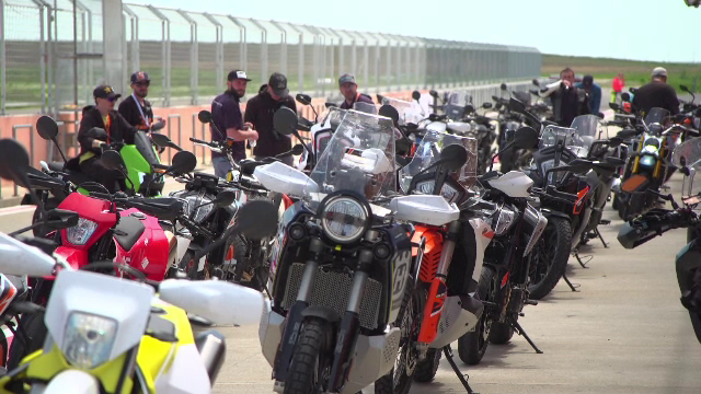 Motocicliștii s-au adunat pe circuitul de la Adâncata pentru a-și tura motoarele. ”Viteză cât se poate de mare”