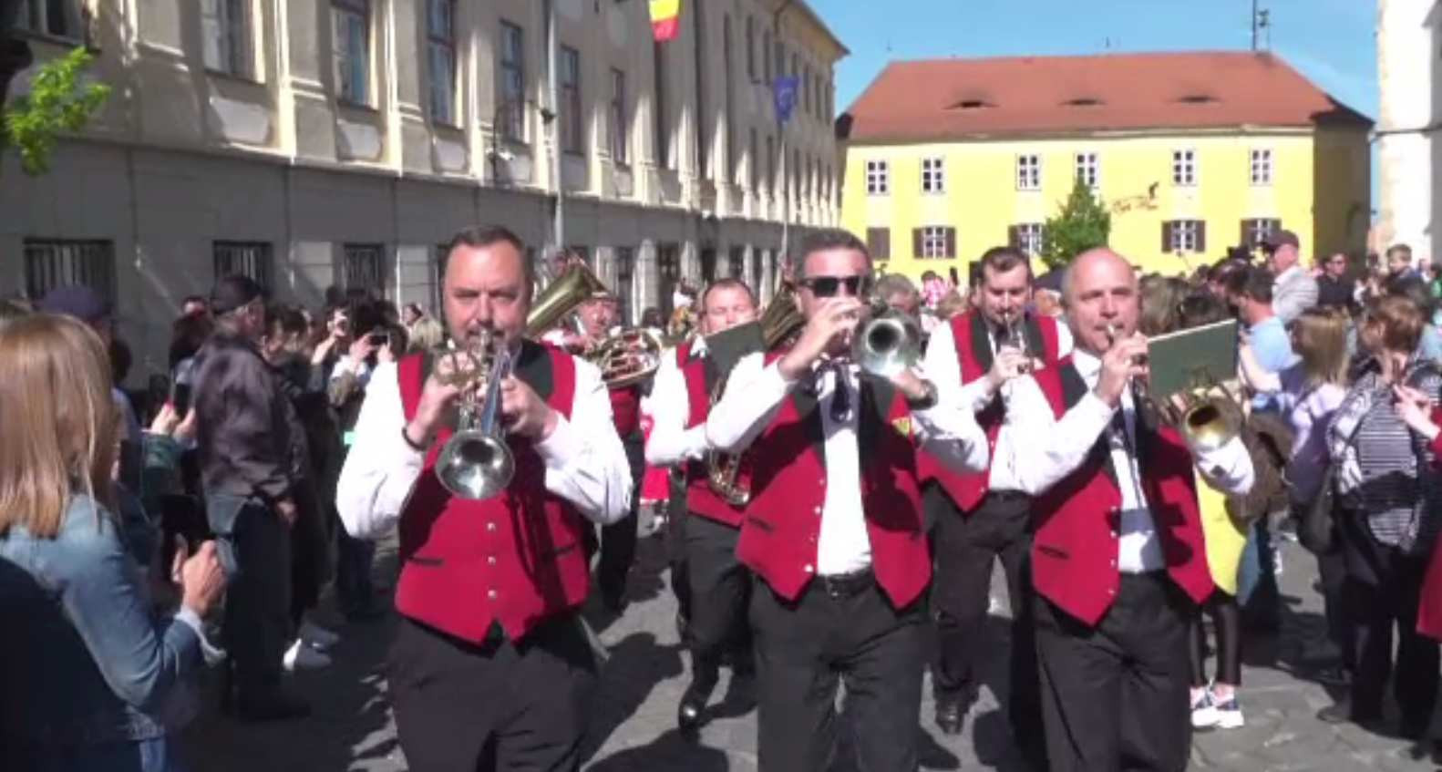 Sărbătoarea primăverii, cu obiceiurile sașilor, la Sibiu. Reacția spectatorilor