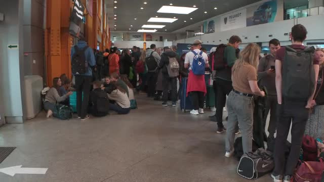 Haos pe aeroportul din Cluj-Napoca. O cursă a fost anulată și alte câteva au avut întârzieri de până la 11 ore