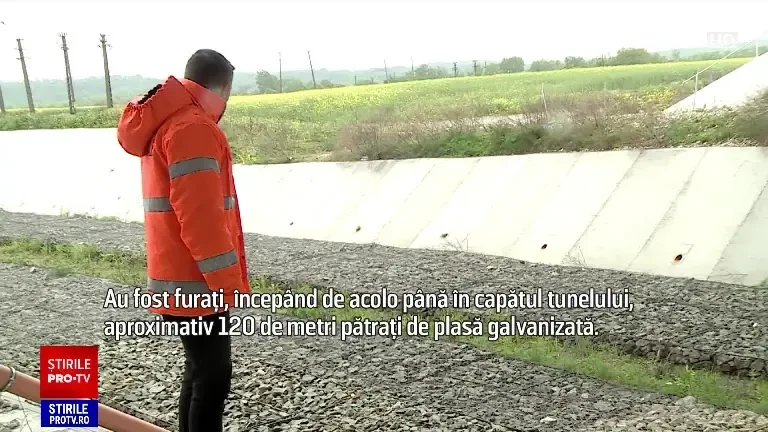 „Atentat la siguranța participanților la trafic”. Plasele care asigură bolovanii pe drumul Craiova-Pitești au fost furate