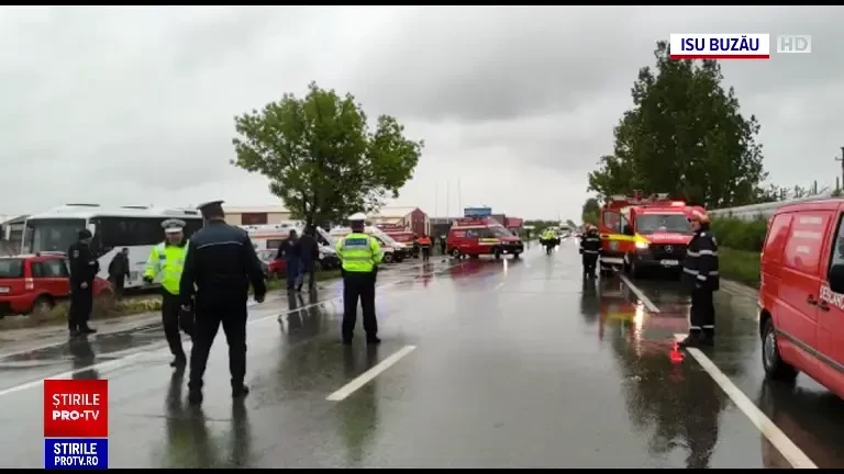 „Dați drumul la clopote! Biserica se cutremură”. Vremea rea face ravagii. Fuioare stranii, nori de tornadă, grindină și ploi