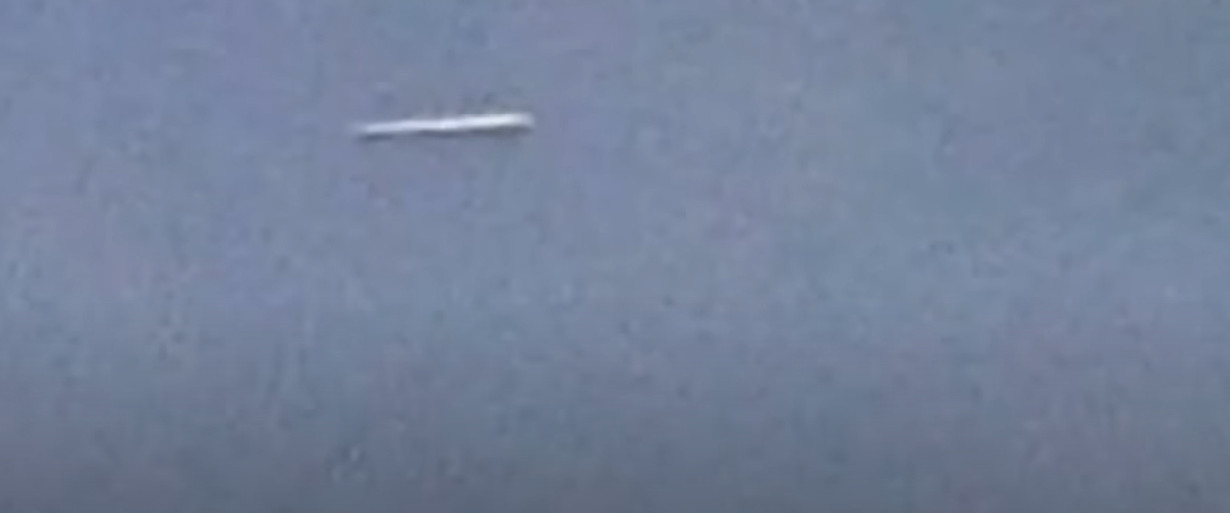 Un obiect zburător în formă de cilindru, filmat cu o dronă în Ungaria | VIDEO