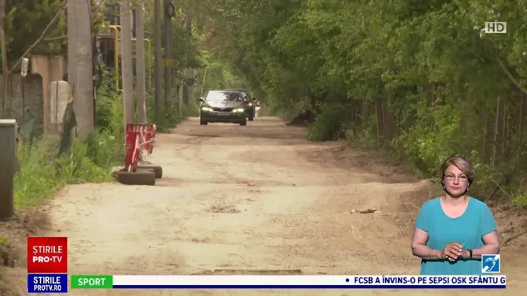 O stradă din sectorul 6 al Capitalei arată mai degrabă a uliță. „Acum o săptămână am rămas blocați în noroi”. Ce spune Ciucu