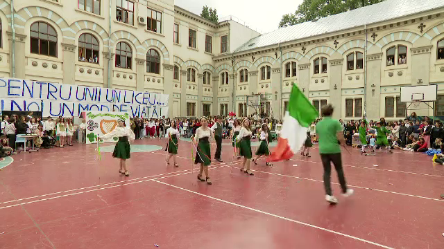 Elevii de la Colegiul Lazăr au sărbătorit Ziua Europei prin momente artistice dedicate fiecărui stat UE. ”Am fost perfecți!”