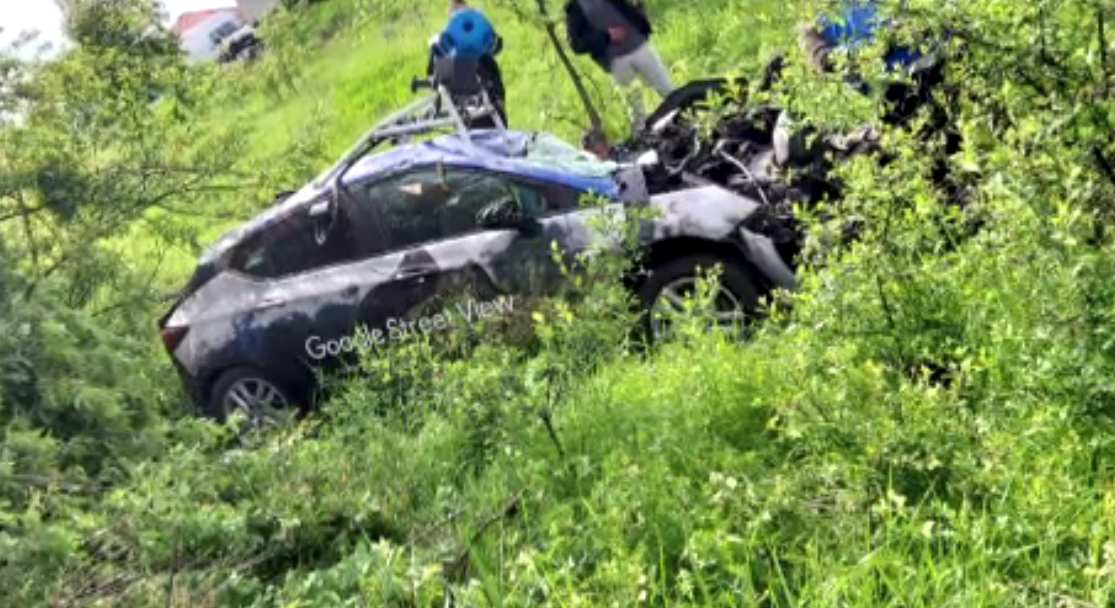 Mașina Google Street View, spulberată de tren în Mehedinți. Greșeala făcută de șofer. VIDEO