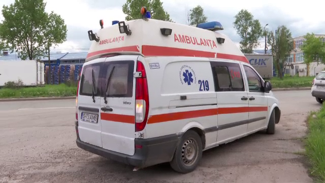 România își duce bolnavii la spital cu ambulanțe care au atâția kilometri ca de la Pământ la Lună. „Nu mai avem speranță”