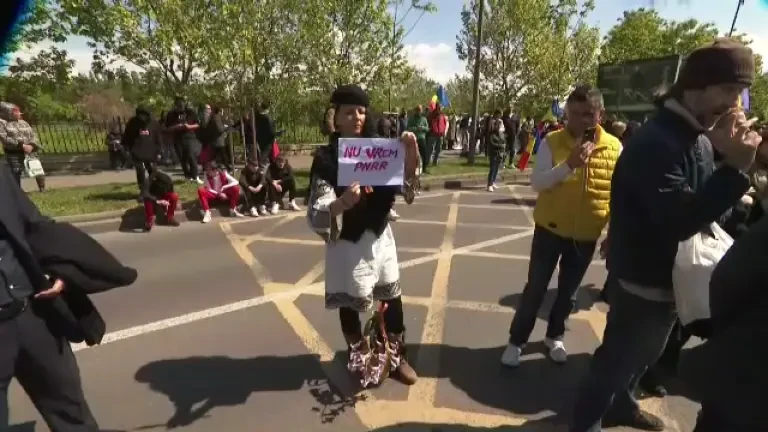 O femeie care a participat la protestul AUR: ”Prin PNRR ni se impun niște legi prin care copiii ne pot fi luați”