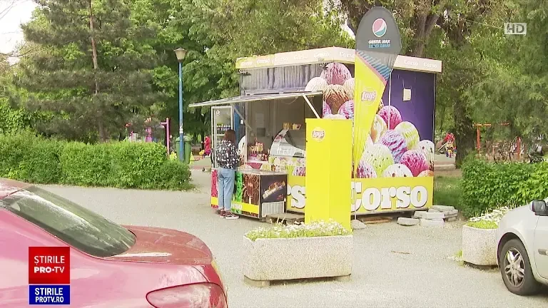 A început demolarea tarabelor de pe aleile parcurilor în Capitală. „Prefer să fie liber, e mai frumos așa”