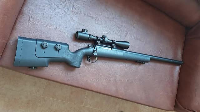 Piteştean amendat după ce a tras în spaţiul public cu un pistol tip airsoft. Arma a fost confiscată