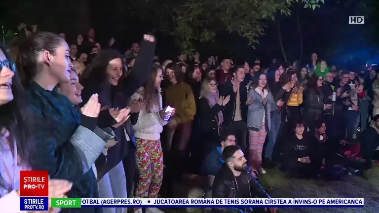 Gașca de Chitară din Grozăvești a oferit o reprezentație în campus. Evenimentul a strâns sute de tineri