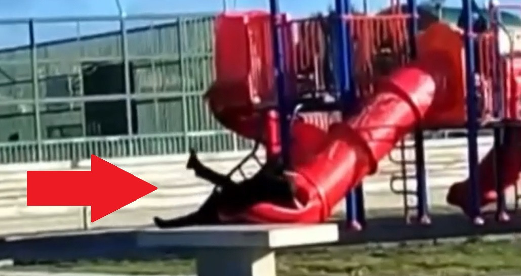 Președintele chilian Gabriel Boric a rămas blocat într-un tobogan pentru copii. Filmarea face înconjurul lumii