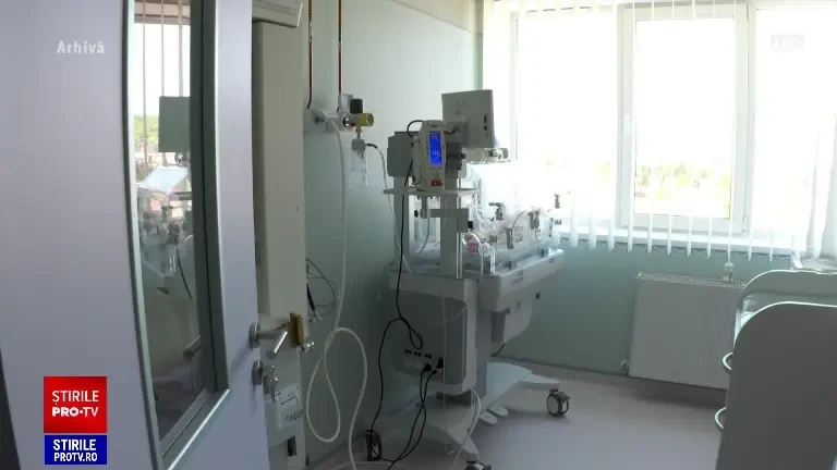 Mama bebelușului malnutrit din Prahova a mințit: nu a fost refuzat în alt spital. Ce se întâmplă cu cei doi fraţi mai mari