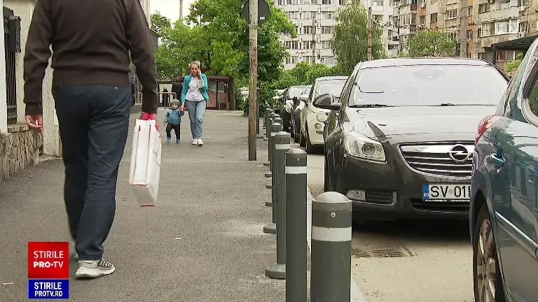 Bucureștiul, împânzit de stâlpișori antiparcare. Reacțiile șoferilor când au aflat că nu mai pot parca pe trotuare