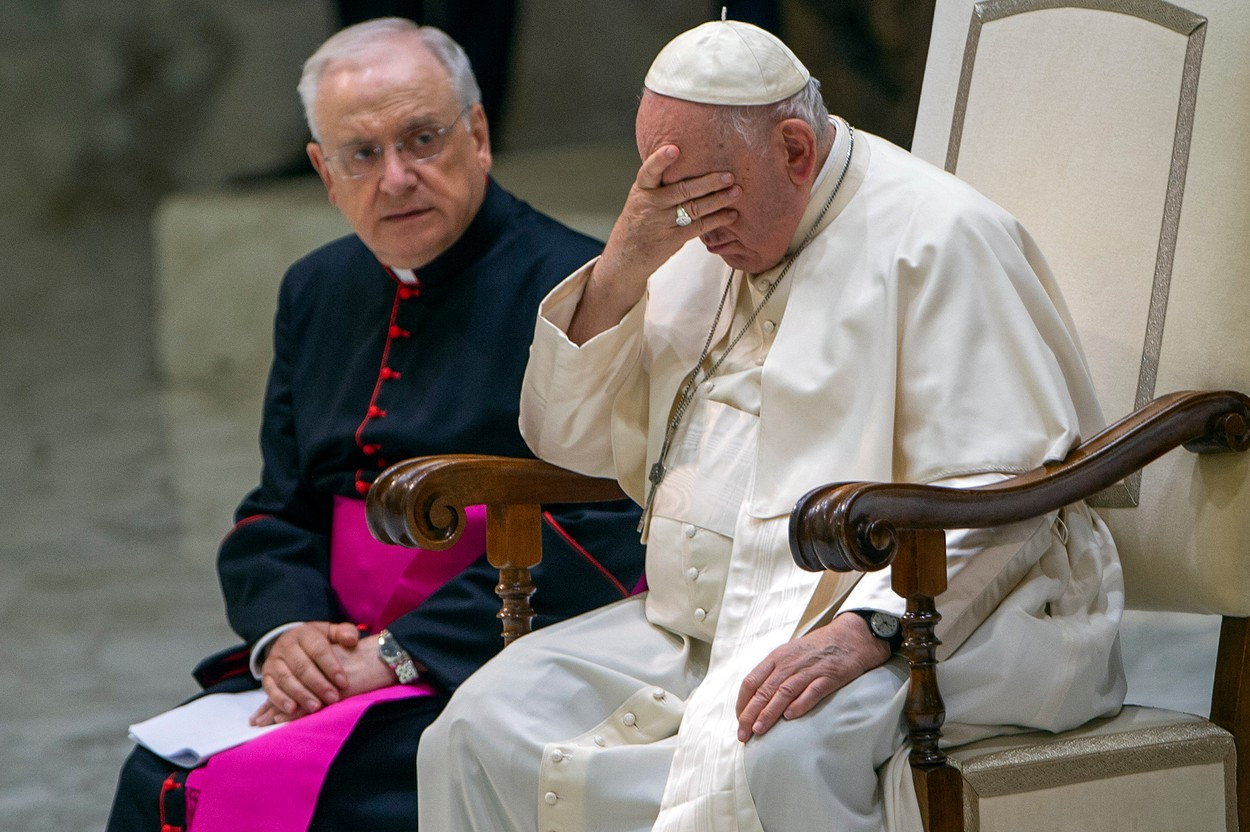 „Mulţi copii sunt flămânzi şi tu îmi aduci asta”. Papa a răbufnit când o femeie a deschis geanta și a cerut o binecuvântare