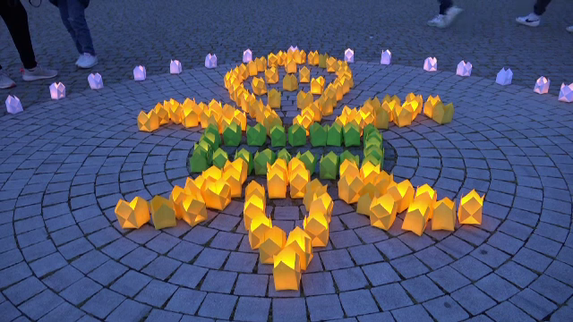 Mii de lumânări au umplut aleile Cetății Alba Carolina, la Festivalul Luminii. „Îți dă o senzație de bine”