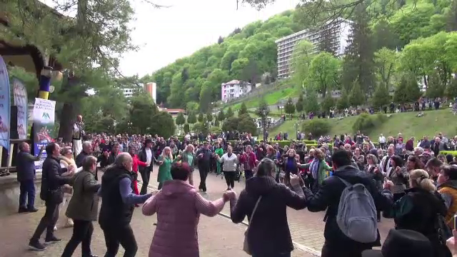 Gala portului și muzicii populare românești, la Slănic-Moldova. „Simt că asta este România mea”