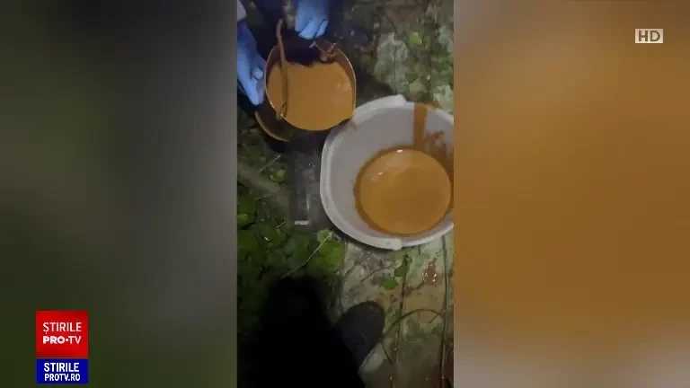 De ce s-au colorat apele râului Bistrița în cărămiziu. „După aspect, ar putea să fie un compus chimic toxic”