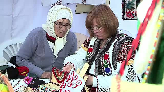 Târgul Meşterilor Populari din Iași i-a încântat pe vizitatori cu costume, meșteșuguri și produse tradiționale