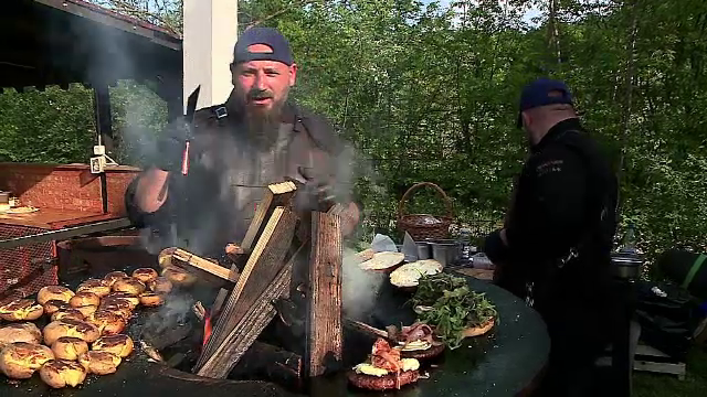 Picnic într-un sat de poveste din județul Iași. După o expediție în natură, oaspeții s-au delectat cu bunătăți proaspete