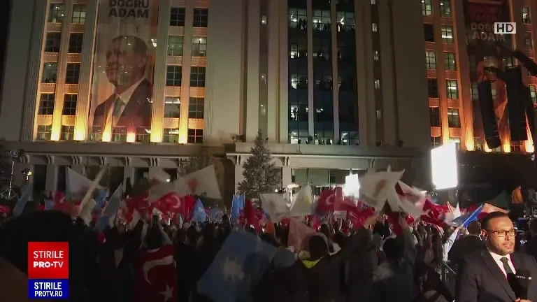 Erdogan a scos un teanc de bani și a împărțit bancnote copiilor, imediat după ce a votat, la alegerile de duminică