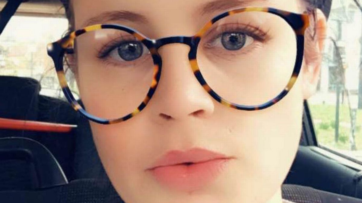 O mamă tânără a fost găsită moartă, cu răni înfiorătoare la cap, în fața casei unui prieten