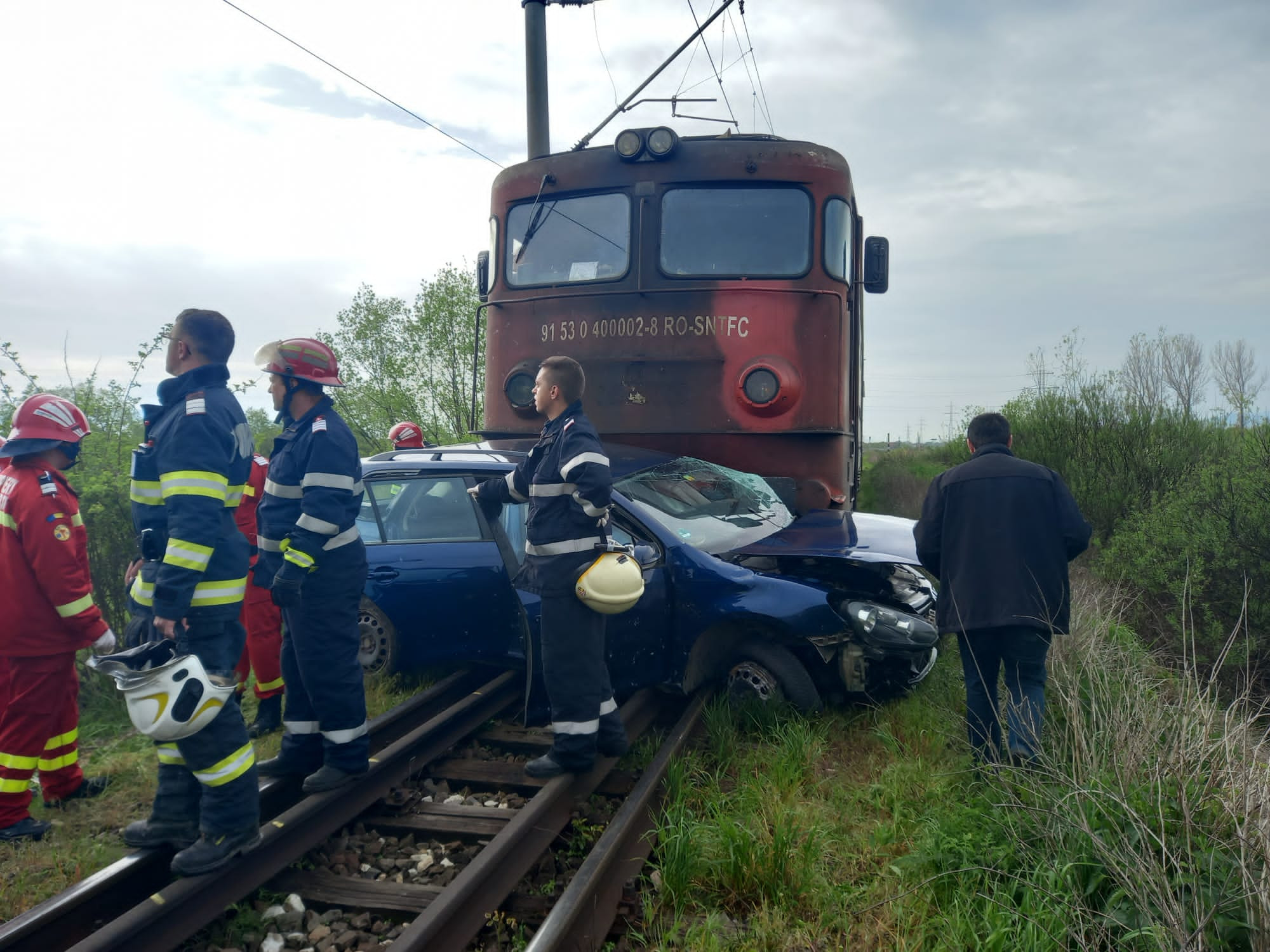 Accident feroviar în localitatea Racu. Un bărbat a murit, iar o femeie a fost preluată de elicopterul SMURD