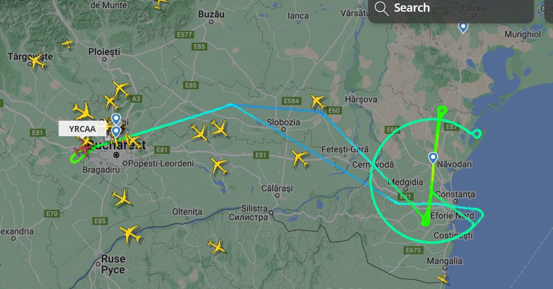 Forma ciudată desenată pe cer de un avion decolat de pe Otopeni. Este unic în Europa