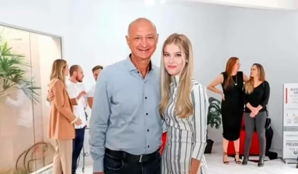 Fata de 16 ani care s-a măritat cu un primar de 65 ani rupe tăcerea. Mesajul ei pentru contestatari