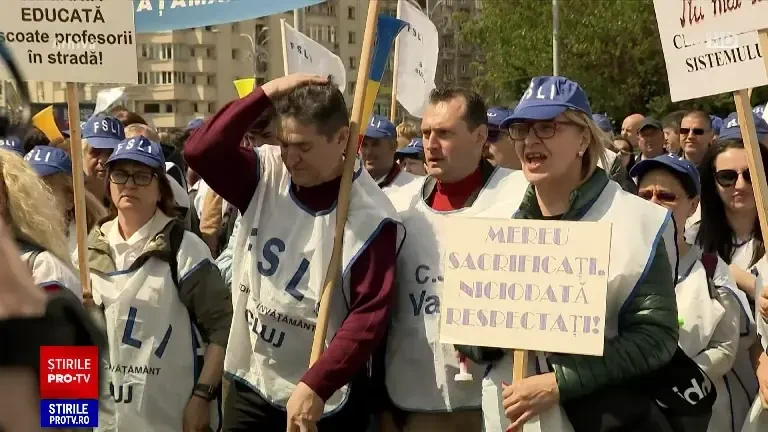 Profesorii nu fac cursuri miercuri, între 11 și 13, într-o grevă de avertisment. Se anunță grevă generală din 22 mai