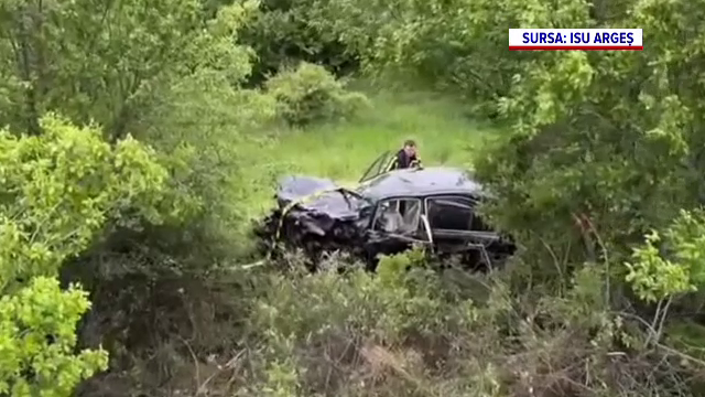 Accident grav pe DN 65. Un șofer a murit după ce mașina lui a fost izbită de un alt autoturism și aruncată pe câmp. FOTO