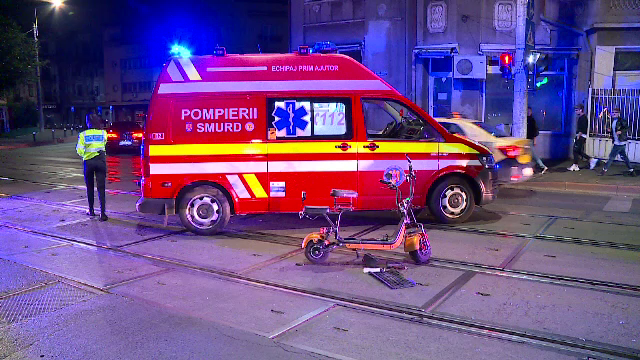 O femeie cu un moped, băută, a fost lovită de o mașină pe o trecere de pietoni din Capitală. Șoferul a fugit