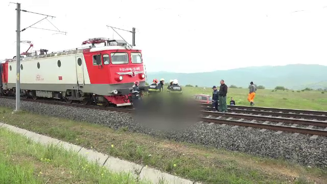 Cine era fata de 17 ani lovită mortal de tren în judeţul Alba. Părinții ei au mai pierdut un copil în ianuarie