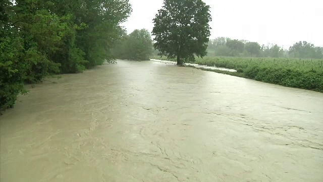 Nordul Italiei este sub ape și peste 2.000 de oameni au fost evacuați după o ploaie torențială care a făcut prăpăd