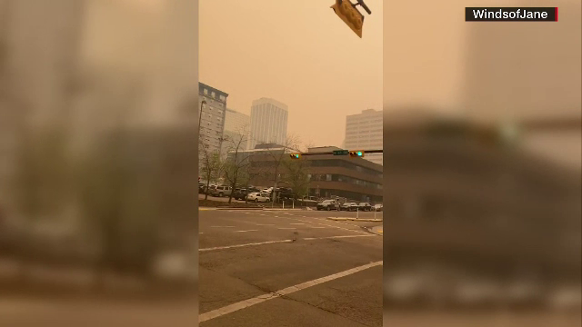 Incendiile de vegetație din Canada au colorat cerul în portocaliu. Avertismentul specialiștilor