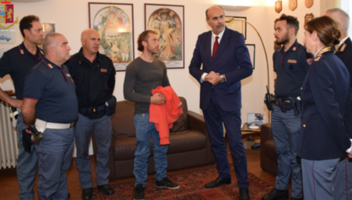 Cine este bărbatul care și-a lovit mama cu un topor în cap până a intrat în comă. Este considerat erou în Italia